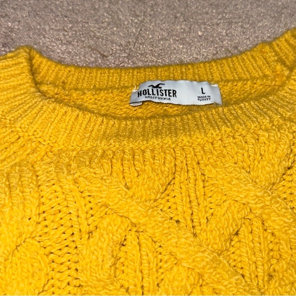 Hollister Crop Sweater 💋 - Picture 2 of 3